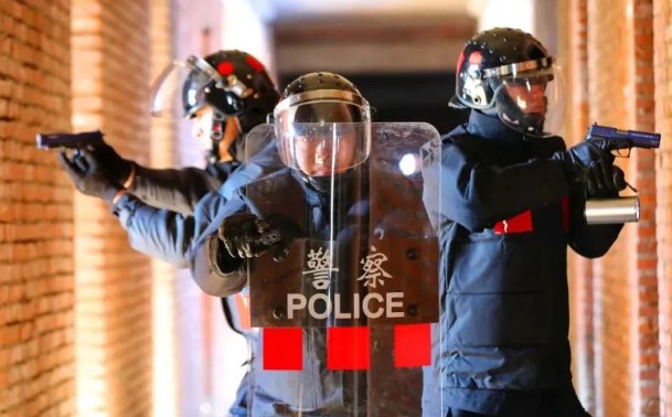 齐齐哈尔市公安局特警支队组织开展冬季整训实兵拉动训练